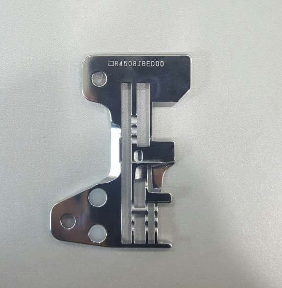 CHAPA DE AGUJA JUKI OVERLOCK MO6716 LIVIANA
